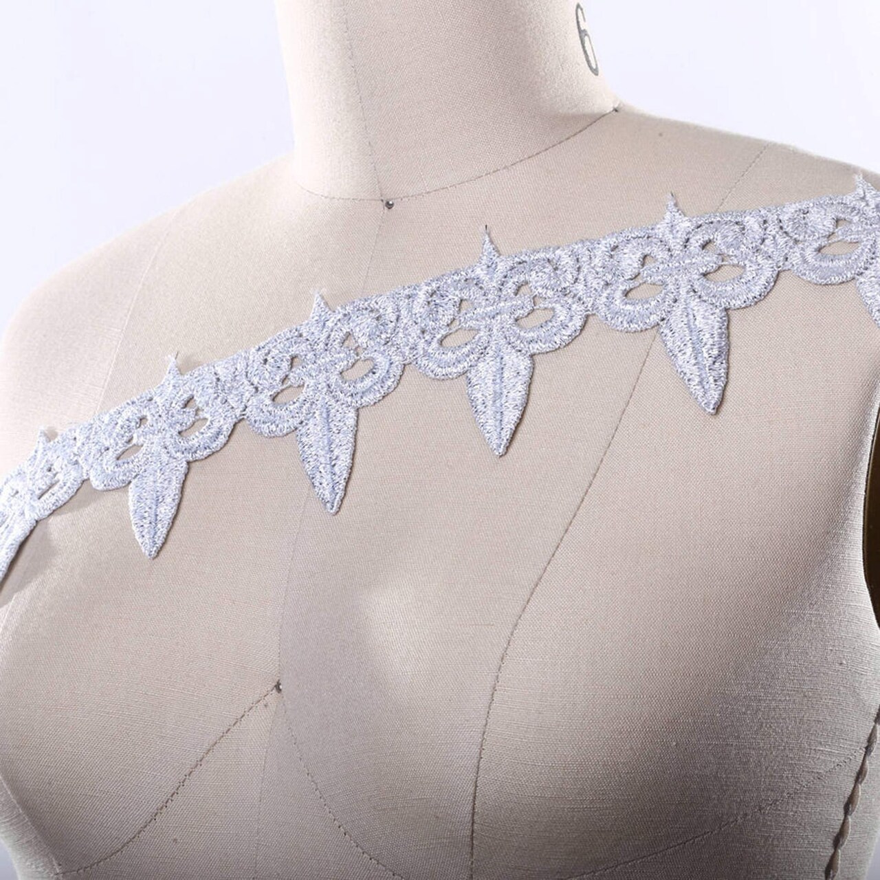 1 Yard Metallic Silver Venice Lace Trim 3.25 Inch Wide for Costumes Crowns and Home Decor
